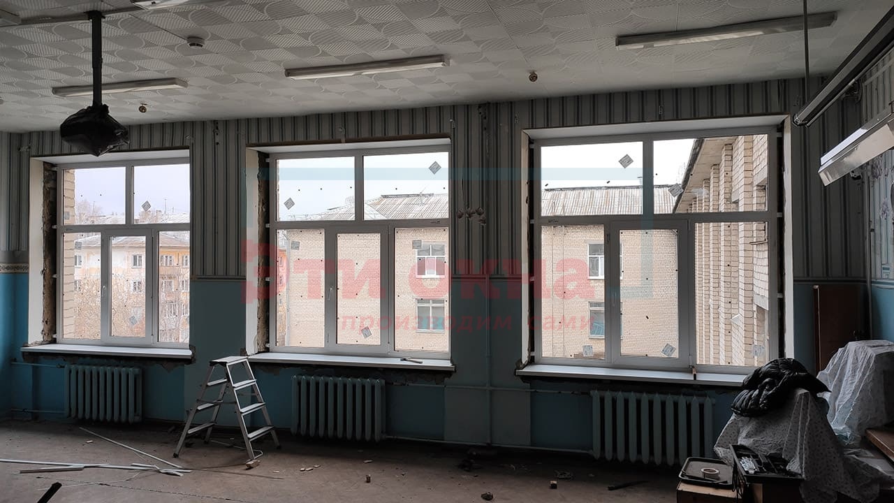 Установка окон пвх от компании Эти Окна в Челябинске на объекте Школа №30