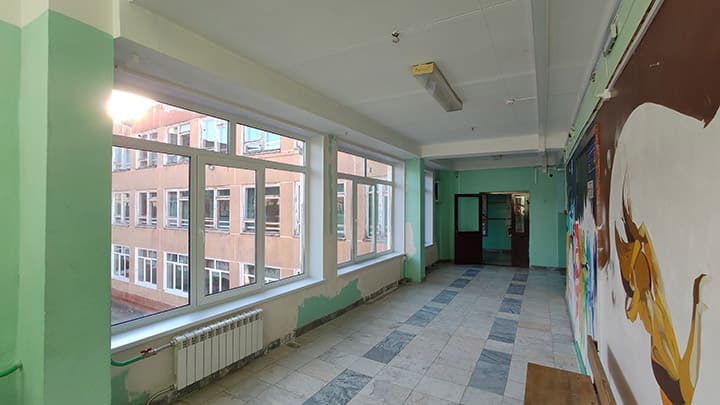 Пластиковые окна Школа №25 (коридор второй этаж)