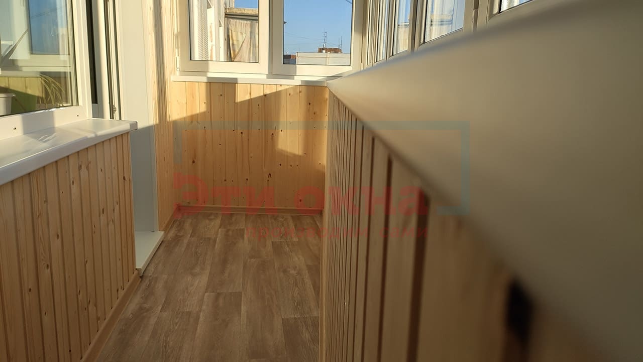 Внутренняя отделка балкона компанией Эти Окна по адресу Дзержинского, 59