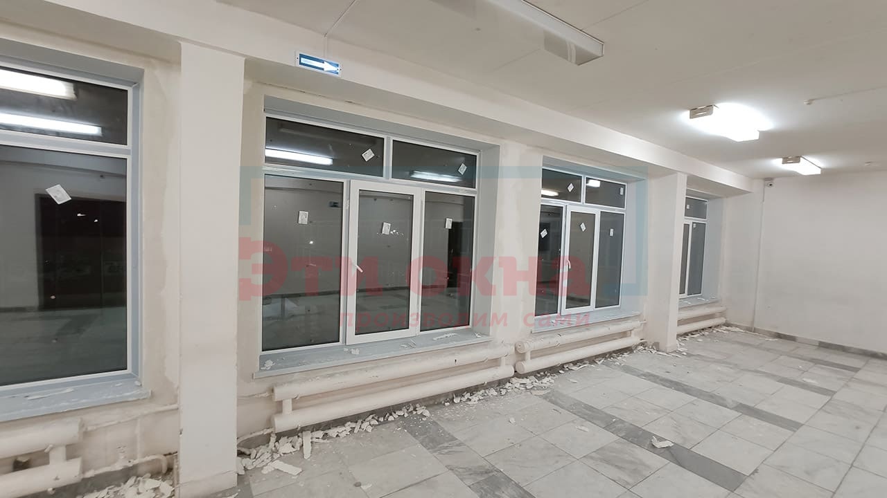 Установка пластиковых окон от компании Эти Окна на объекте Школа №25 (окна коридор)