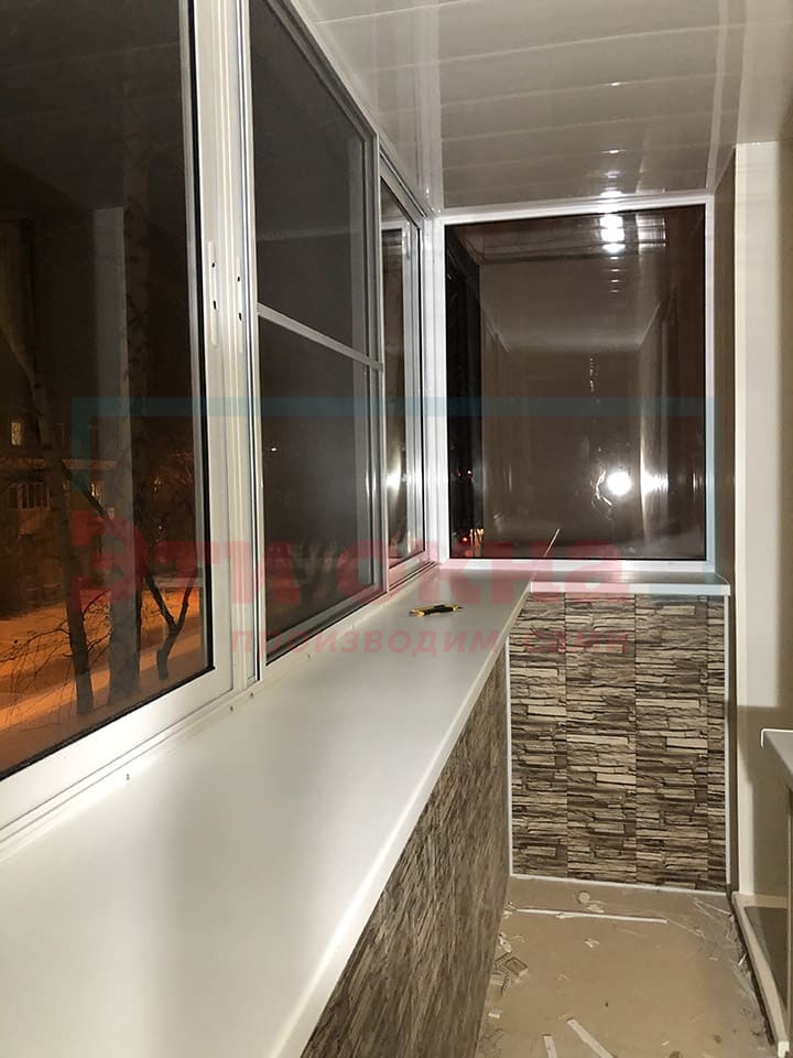 Внутренняя и внешняя отделка балкона от компании Эти Окна по адресу Советская, 17