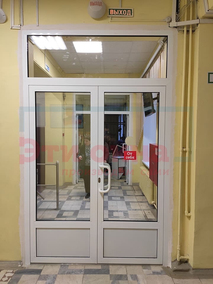Установка пластиковых дверей от компании Эти Окна на объекте Школа № 24 (двери)